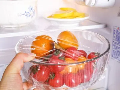 Ambayo vyakula haviwezi kufunikwa kwenye kitambaa cha plastiki